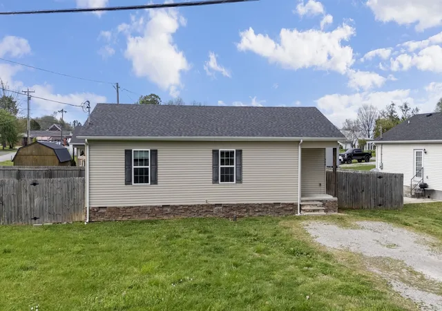 Photo 1 of Single family home for sale at 406 Cherry St, Decherd, TN 37324 | MLS# 3530678 | Listing updated on 2026-09-23