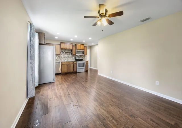 Photo 3 of Single family home for sale at 406 Cherry St, Decherd, TN 37324 | MLS# 3530678 | Listing updated on 2026-09-23
