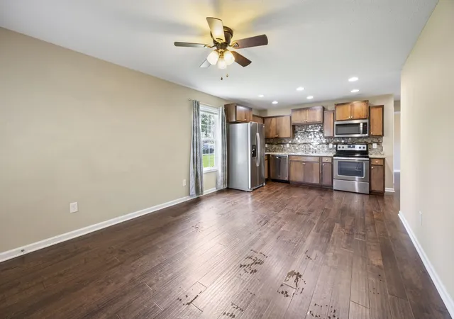 Photo 3 of Single family home for sale at 406 Cherry St, Decherd, TN 37324 | MLS# 3530678 | Listing updated on 2026-09-25