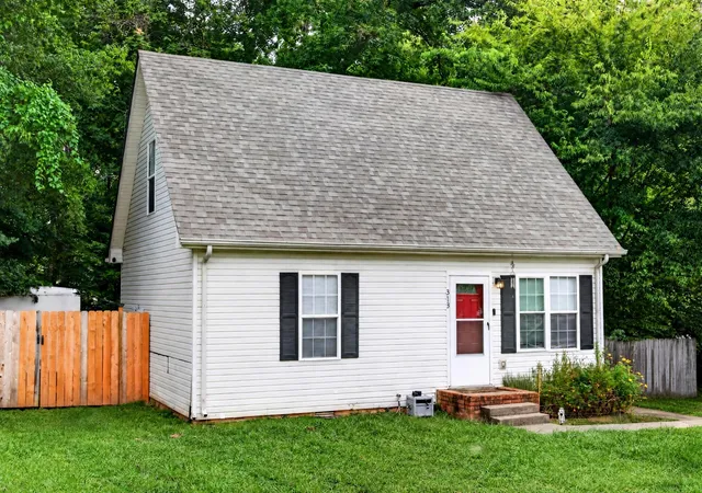 Photo 2 of Single family home for sale at 313 Lafayette Point Cir, Clarksville, TN 37042 | MLS# 3527953 | Listing updated on 2026-09-04