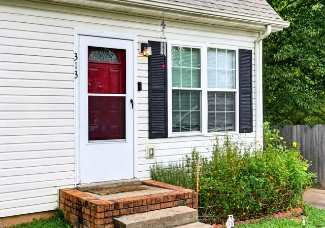 Photo 2 of Single family home for sale at 313 Lafayette Point Cir, Clarksville, TN 37042 | MLS# 3527953 | Listing updated on 2026-09-04