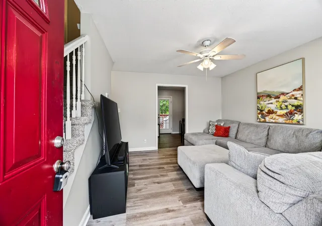 Photo 3 of Single family home for sale at 313 Lafayette Point Cir, Clarksville, TN 37042 | MLS# 3527953 | Listing updated on 2026-09-04