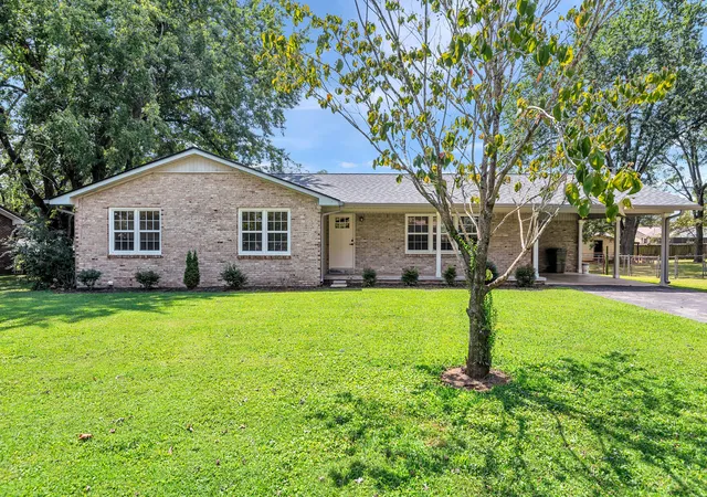 Photo 1 of Single family home for sale at 707 7th St, Lawrenceburg, TN 38464 | MLS# 3527164 | Listing updated on 2026-09-02