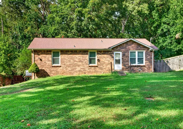 Photo 1 of Single family home for sale at 405 Corinne Cir, Clarksville, TN 37040 | MLS# 3546511 | Listing updated on 2026-09-29