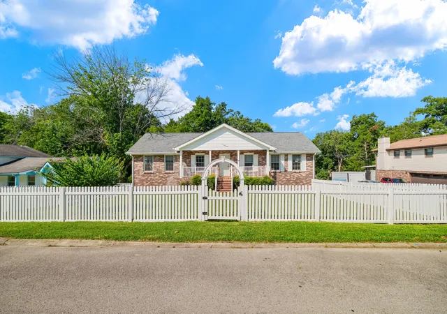 Photo 1 of Single family home for sale at 557 Castlegate Dr, Nashville, TN 37217 | MLS# 3527257 | Listing updated on 2026-08-27