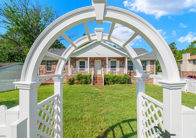 Photo 3 of Single family home for sale at 557 Castlegate Dr, Nashville, TN 37217 | MLS# 3527257 | Listing updated on 2026-08-27