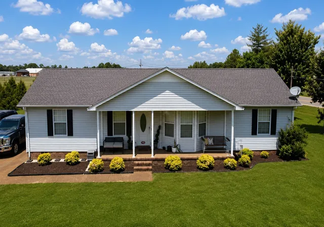 Photo 2 of Single family home for sale at 1325 Horseshoe Dr, Lewisburg, TN 37091 | MLS# 3527258 | Listing updated on 2026-08-27