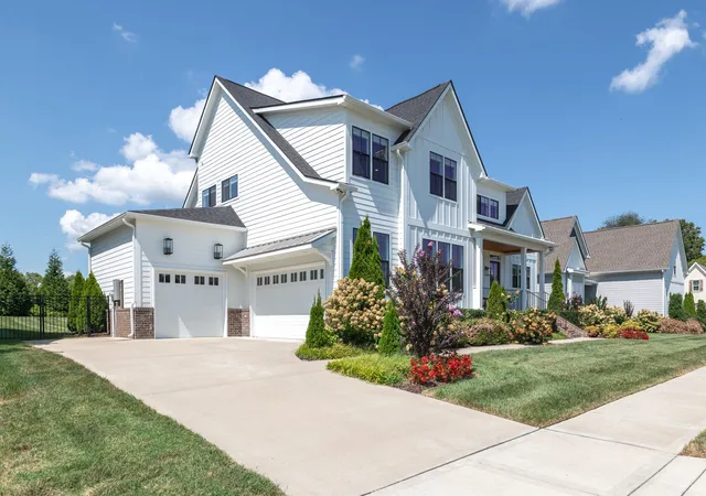 Photo 3 of Single family home for sale at 2127 Burgin Dr, Thompsons Station, TN 37179 | MLS# 3527916 | Listing updated on 2026-09-29