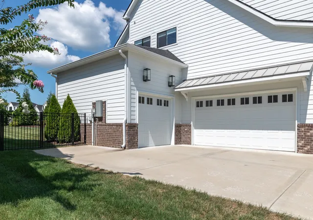 Photo 3 of Single family home for sale at 2127 Burgin Dr, Thompsons Station, TN 37179 | MLS# 3527916 | Listing updated on 2026-09-29