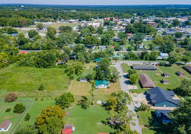 Photo 2 of Single family home for sale at 315 Willis Ave, Hohenwald, TN 38462 | MLS# 3528895 | Listing updated on 2026-08-29
