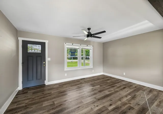 Photo 3 of Single family home for sale at 110 Sherwood Dr, Waverly, TN 37185 | MLS# 3527312 | Listing updated on 2026-08-28