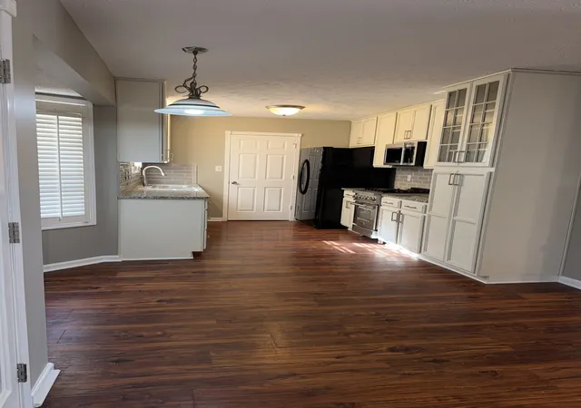 Photo 3 of Single family home for sale at 1006 Monica Dr, Clarksville, TN 37042 | MLS# 3627230 | Listing updated on 2026-10-28