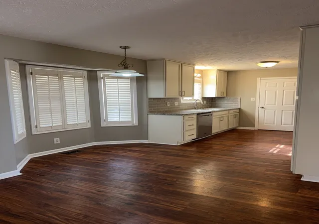 Photo 4 of Single family home for sale at 1006 Monica Dr, Clarksville, TN 37042 | MLS# 3627230 | Listing updated on 2026-10-28