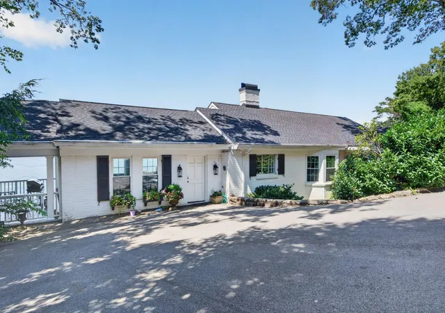 Single family home for sale at 424 W Brow Road, Lookout Mountain, TN 37350 | MLS# 3527357