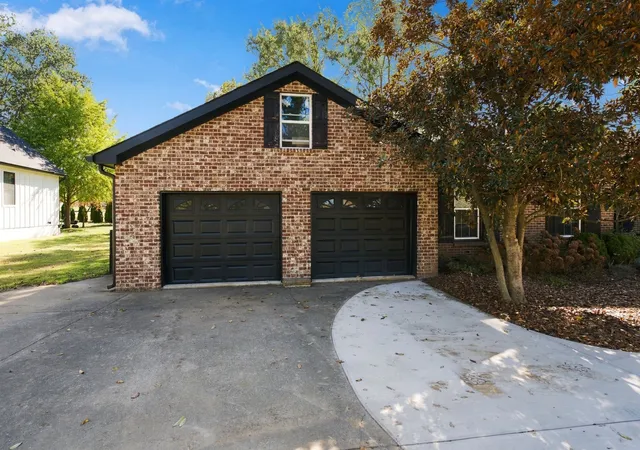 Photo 3 of Single family home for sale at 137 Baltusrol Rd, Franklin, TN 37069 | MLS# 3547995 | Listing updated on 2026-10-09
