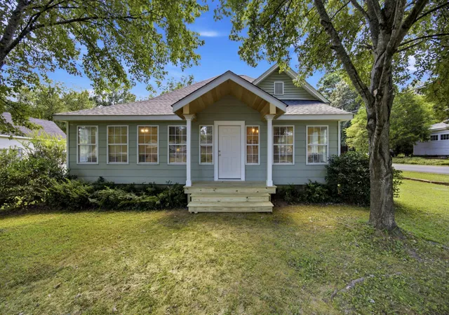 Photo 1 of Single family home for sale at 302 E Villanow Street, La Fayette, GA 30728 | MLS# 3527421 | Listing updated on 2026-09-21