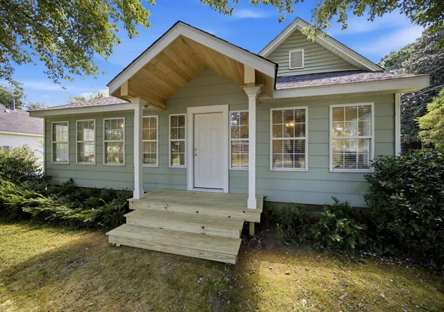Photo 2 of Single family home for sale at 302 E Villanow Street, La Fayette, GA 30728 | MLS# 3527421 | Listing updated on 2026-09-21