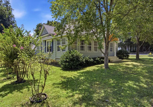 Photo 3 of Single family home for sale at 302 E Villanow Street, La Fayette, GA 30728 | MLS# 3527421 | Listing updated on 2026-09-21