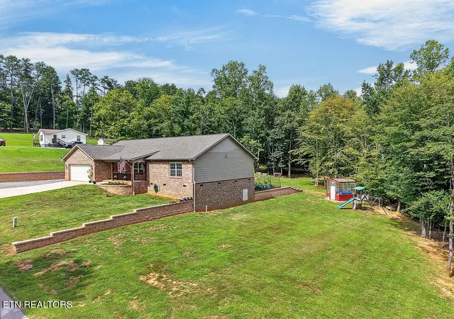 Photo 2 of Single family home for sale at 4020 Fox Hills Dr, Louisville, TN 37777 | MLS# 3527425 | Listing updated on 2026-09-24