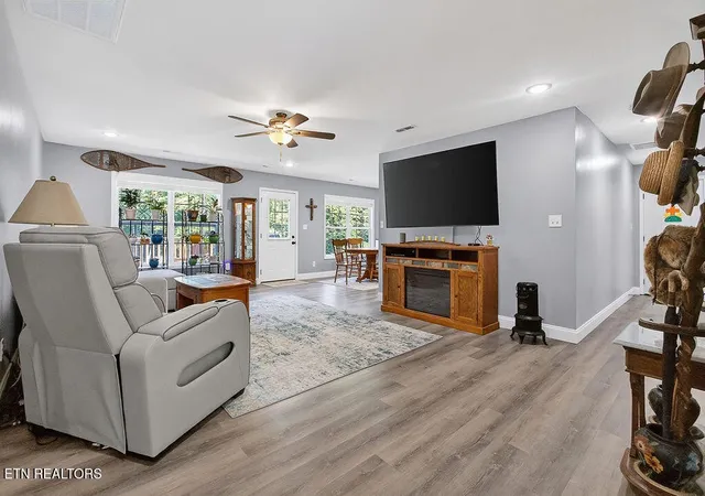 Photo 3 of Single family home for sale at 4020 Fox Hills Dr, Louisville, TN 37777 | MLS# 3527425 | Listing updated on 2026-09-24