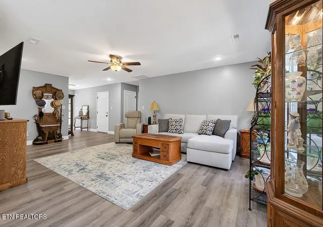 Photo 4 of Single family home for sale at 4020 Fox Hills Dr, Louisville, TN 37777 | MLS# 3527425 | Listing updated on 2026-09-24