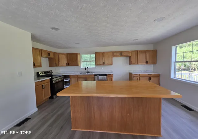 Photo 3 of Single family home for sale at 1115 Back Valley Rd, La Follette, TN 37766 | MLS# 3528394 | Listing updated on 2026-08-28