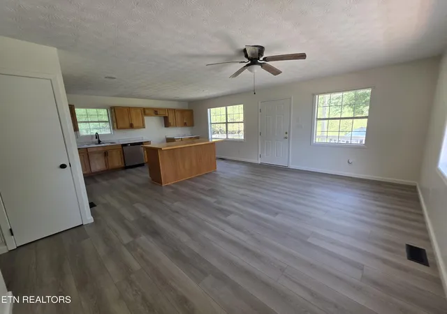 Photo 4 of Single family home for sale at 1115 Back Valley Rd, La Follette, TN 37766 | MLS# 3528394 | Listing updated on 2026-08-28