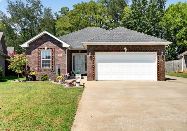 Photo 2 of Single family home for sale at 1028 Hendricks Ct, Clarksville, TN 37040 | MLS# 3543221 | Listing updated on 2026-09-18