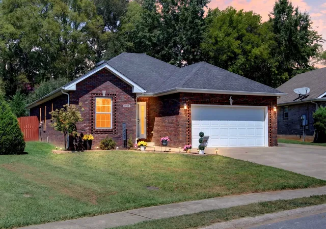 Photo 4 of Single family home for sale at 1028 Hendricks Ct, Clarksville, TN 37040 | MLS# 3543221 | Listing updated on 2026-09-18