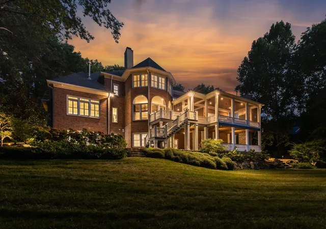 Photo 1 of Mansion for sale at 521 Grand Oaks Dr, Brentwood, TN 37027 | MLS# 3530007 | Listing updated on 2026-09-25