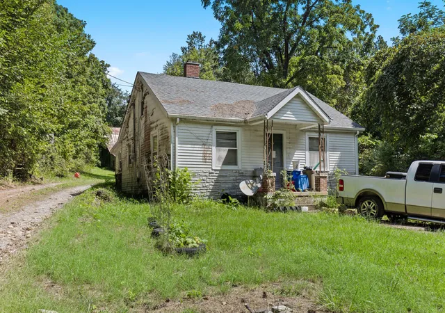 Photo 3 of Manufactured home for sale at 1318 Old Clarksville Pike, Pleasant View, TN 37146 | MLS# 3529302 | Listing updated on 2026-09-01