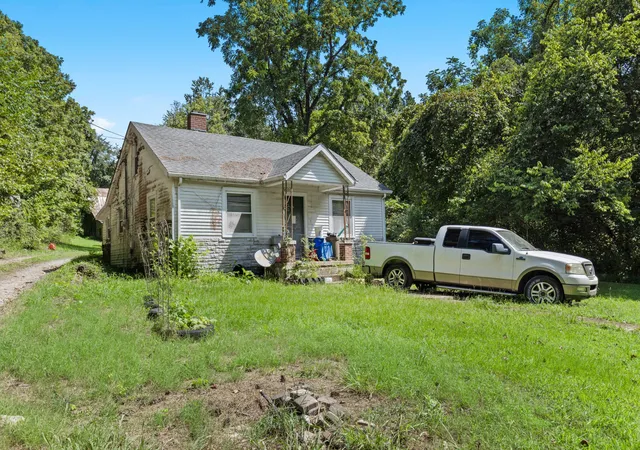 Photo 3 of Manufactured home for sale at 1318 Old Clarksville Pike, Pleasant View, TN 37146 | MLS# 3529302 | Listing updated on 2026-09-01