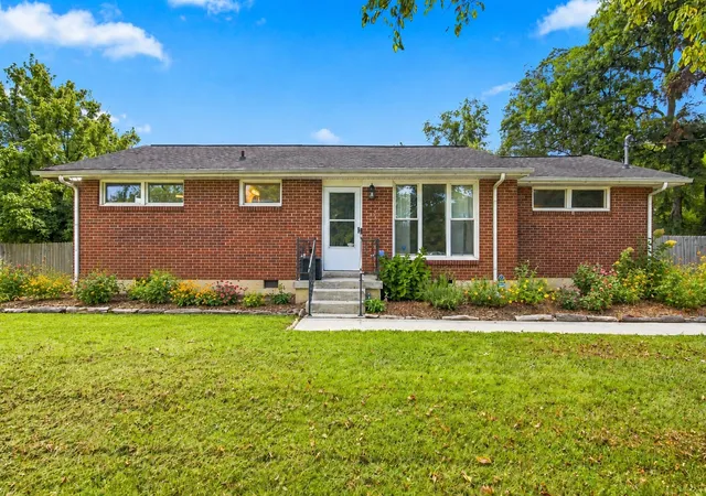 Single family home for sale at 1914 Cypress Dr, Murfreesboro, TN 37130 | MLS# 3529729