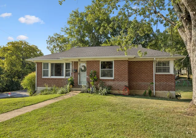 Photo 2 of Single family home for sale at 440 8th Ave S, Lewisburg, TN 37091 | MLS# 3527811 | Listing updated on 2026-09-25