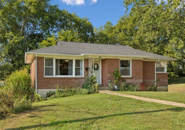 Photo 2 of Single family home for sale at 440 8Th Ave S, Lewisburg, TN 37091 | MLS# 3527811 | Listing updated on 2026-09-15