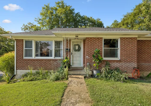 Photo 3 of Single family home for sale at 440 8Th Ave S, Lewisburg, TN 37091 | MLS# 3527811 | Listing updated on 2026-09-15