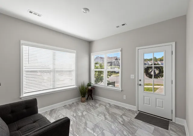 Listing Photo 5 - Condo for sale in building located at 255 Cloverbrook Wy, Gallatin, TN 37066