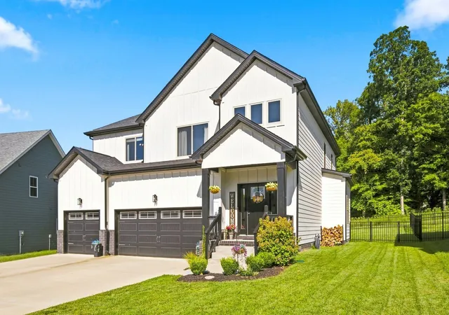 2nd image of 1738 Oak Forest Dr, Clarksville, TN 37043 | MLS# 3527613