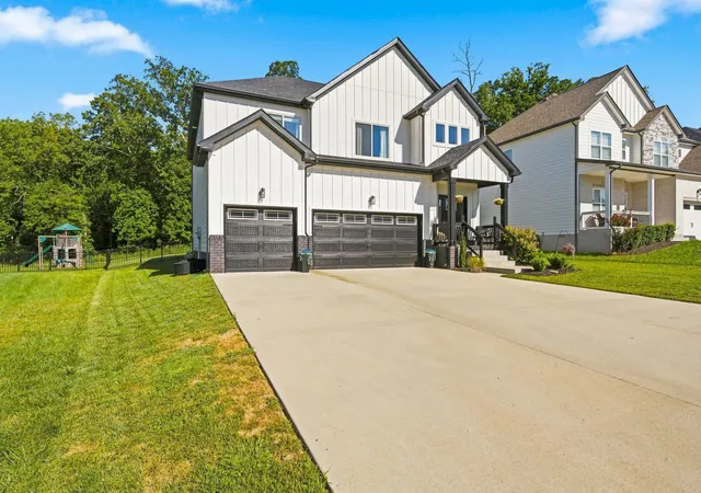 3rd image of 1738 Oak Forest Dr, Clarksville, TN 37043 | MLS# 3527613