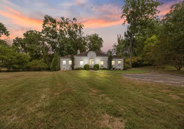 Photo 2 of Single family home for sale at 500 Torrington Ct, Nashville, TN 37205 | MLS# 3542658 | Listing updated on 2026-09-07