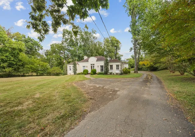 Photo 3 of Single family home for sale at 500 Torrington Ct, Nashville, TN 37205 | MLS# 3542658 | Listing updated on 2026-09-07