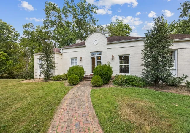 Photo 3 of Single family home for sale at 500 Torrington Ct, Nashville, TN 37205 | MLS# 3542658 | Listing updated on 2026-09-07