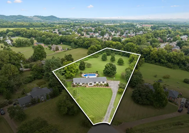 Photo 2 of Sale Pending at 2205 Morriswood Ct, Franklin, TN 37064 | MLS# 3527723 | Listing updated on 2026-08-28