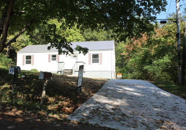 Photo 2 of Single family home for sale at 78 College St, Erin, TN 37061 | MLS# 3527726 | Listing updated on 2026-09-29
