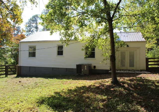 Photo 2 of Single family home for sale at 78 College St, Erin, TN 37061 | MLS# 3527726 | Listing updated on 2026-08-28