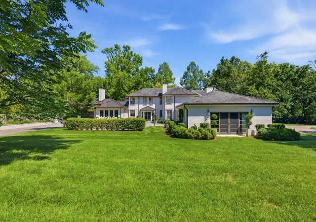 Photo 1 of Mansion for sale at 200 Brook Hollow Rd, Nashville, TN 37205 | MLS# 3527703 | Listing updated on 2026-09-02