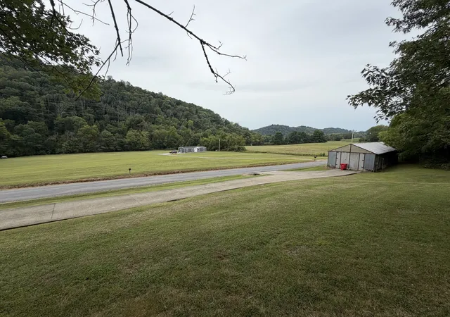 Photo 3 of Manufactured home for sale at 1840 Cedar Bluff Rd, Lafayette, TN 37083 | MLS# 3527897 | Listing updated on 2026-10-01