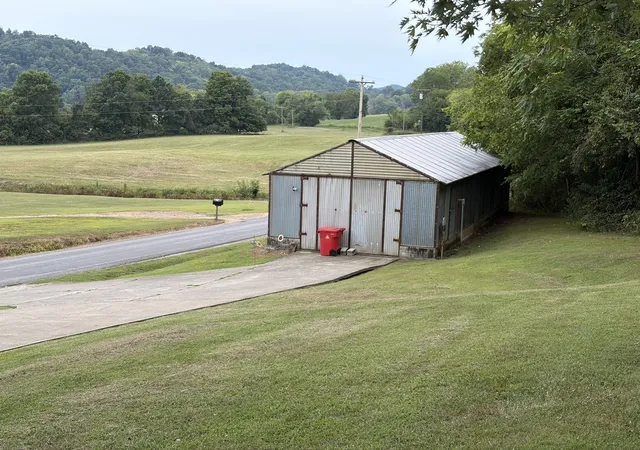 Photo 3 of Manufactured home for sale at 1840 Cedar Bluff Rd, Lafayette, TN 37083 | MLS# 3527897 | Listing updated on 2026-10-01