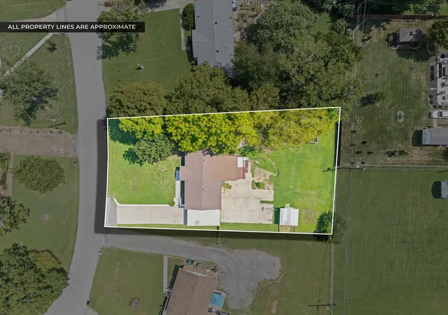 Photo 3 of Single family home for sale at 118 Johnson Cir, Clarksville, TN 37040 | MLS# 3528016 | Listing updated on 2026-09-05