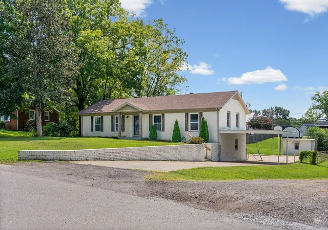 Photo 3 of Single family home for sale at 118 Johnson Cir, Clarksville, TN 37040 | MLS# 3528016 | Listing updated on 2026-09-05